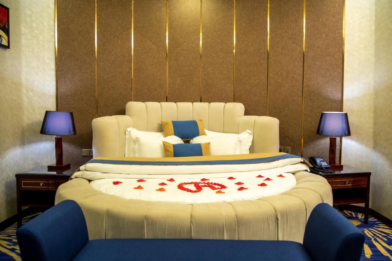 فندق هوليداي الخليج الرياض - Holiday Al Khaleej Hotel Dış mekan fotoğraf