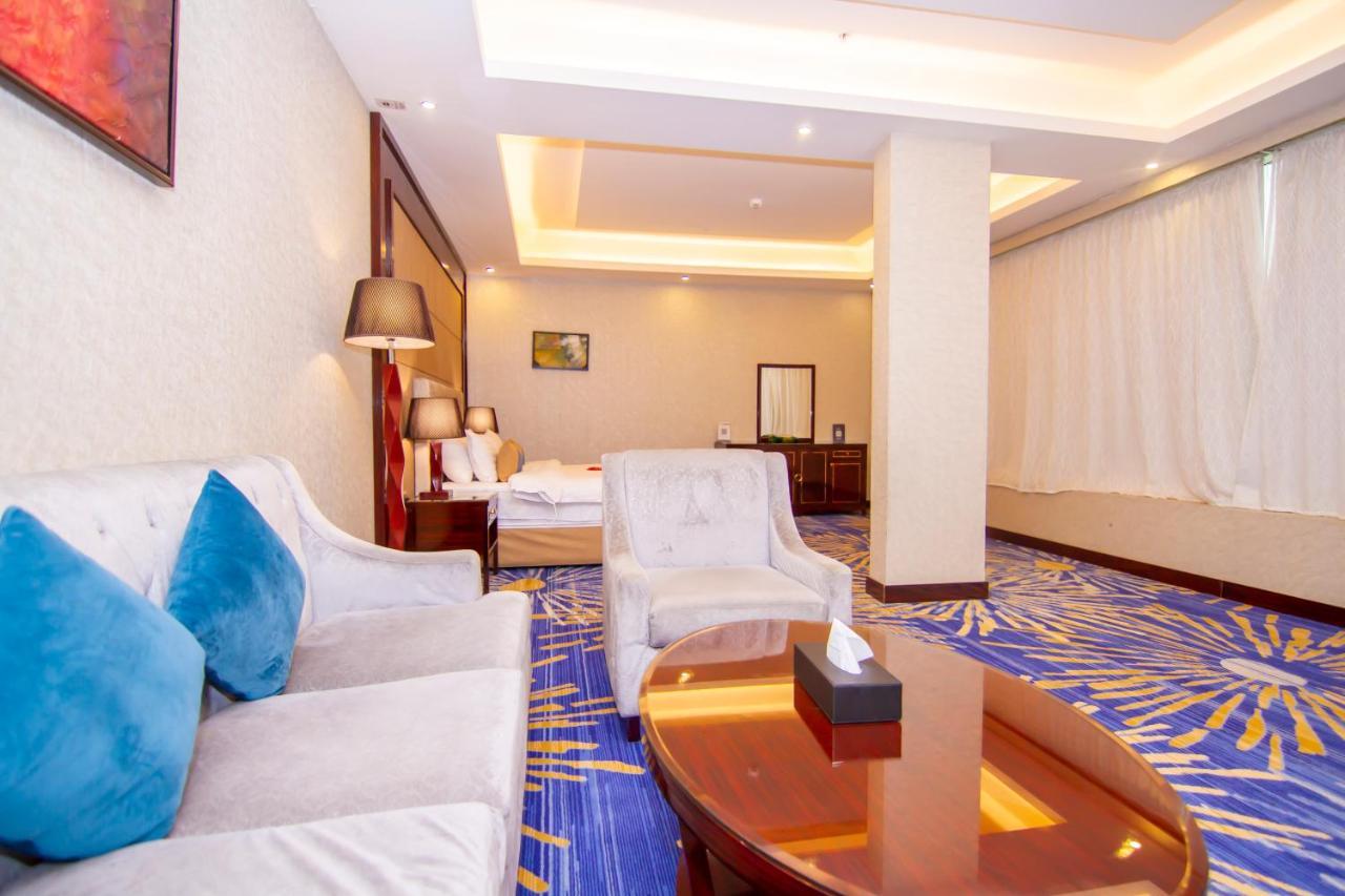 فندق هوليداي الخليج الرياض - Holiday Al Khaleej Hotel Dış mekan fotoğraf